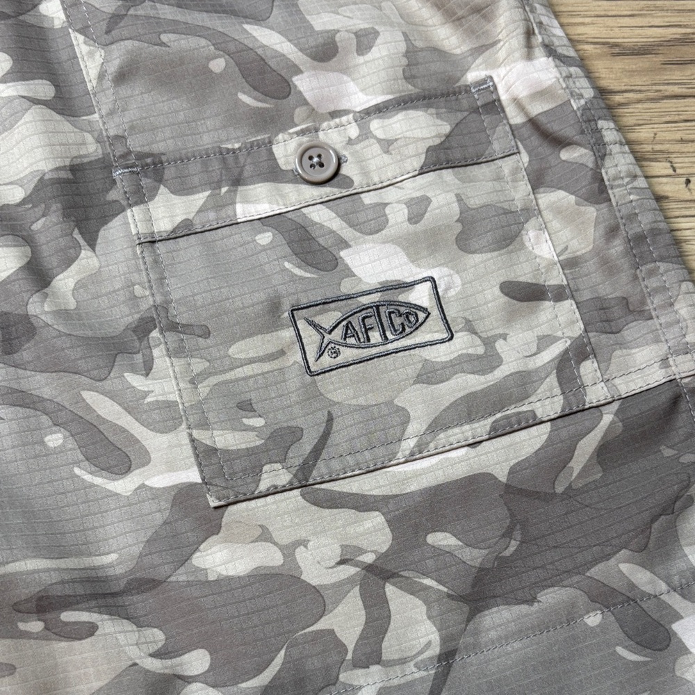 Men's AFTCO  Camouflage Cargo Shorts Size 32 - Picture 2 of 7